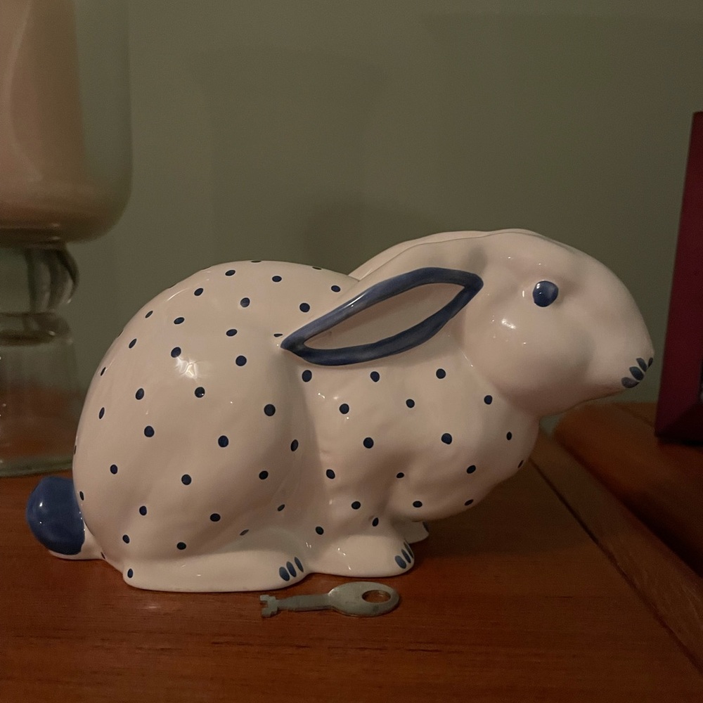 NEW, unused Tiffany bunny bank (blue) Austria - w/ original stopper and key